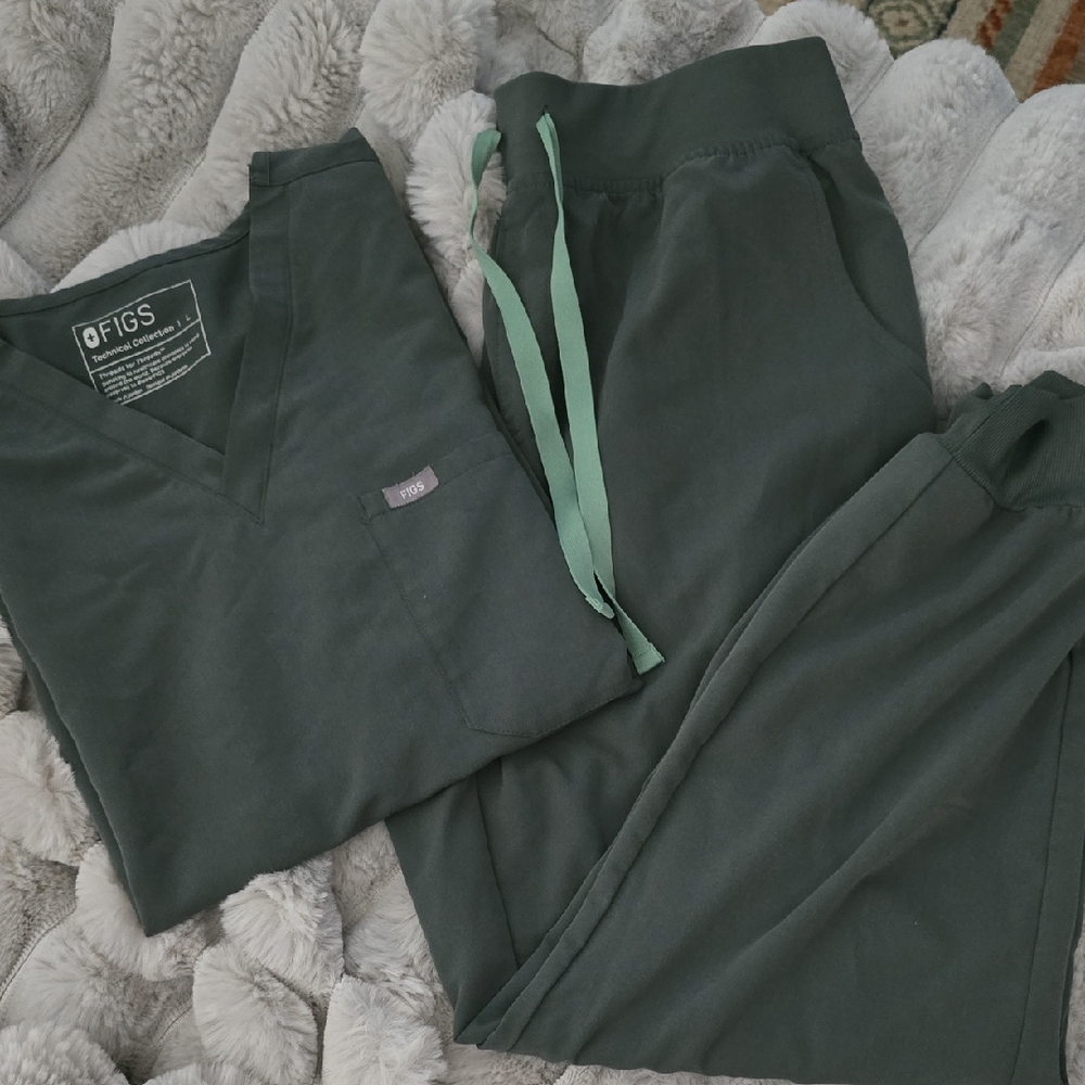 FIGS Women's Dark Green Scrub Set Joggers